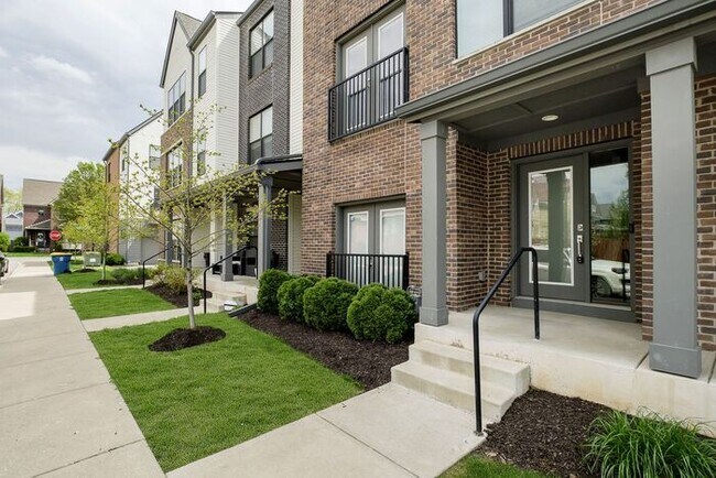 Foto del edificio - 2 Bed 2.5 Bath Townhome in Herron Morton!