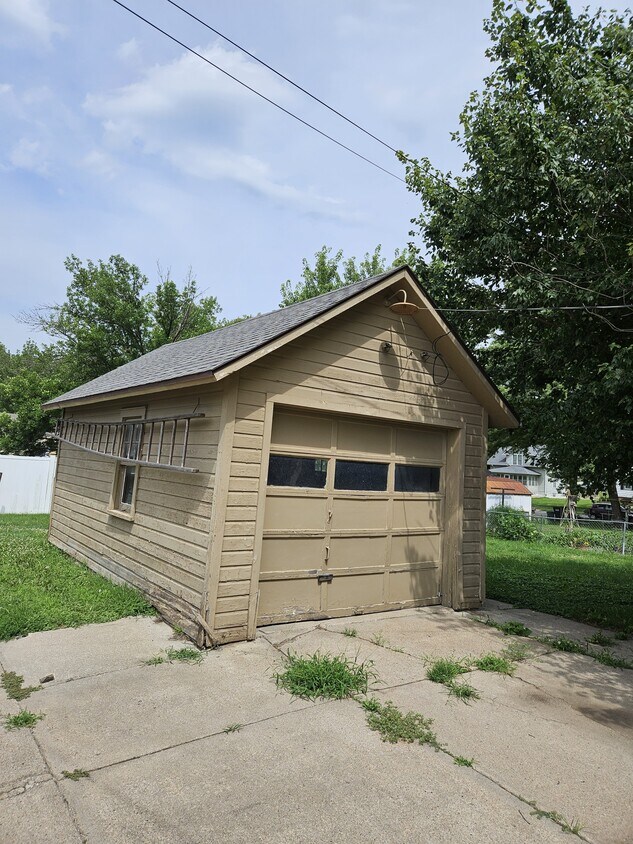 Building Photo - 1333 N Pine St