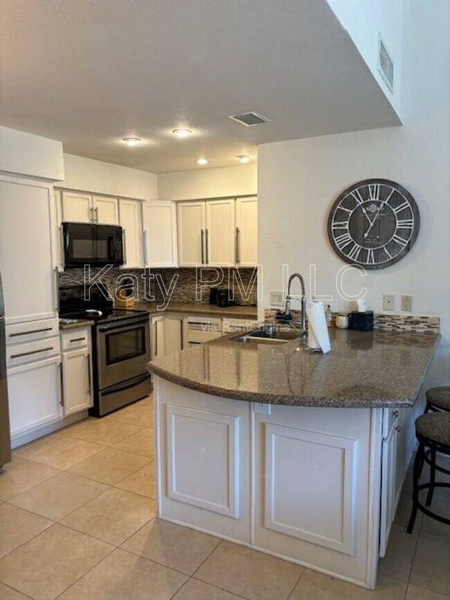 Building Photo - 9708 E Vía Linda