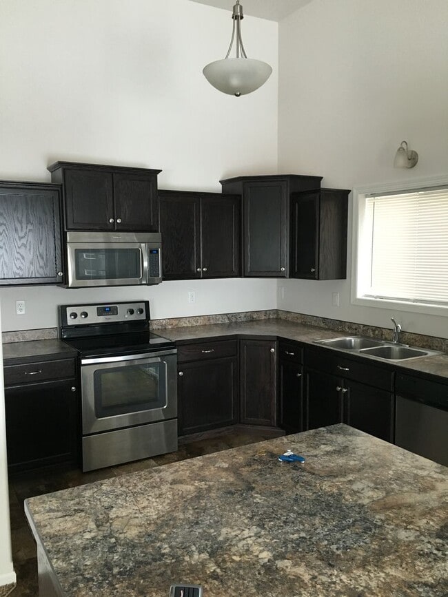 Foto del edificio - 3 bed 3 bath