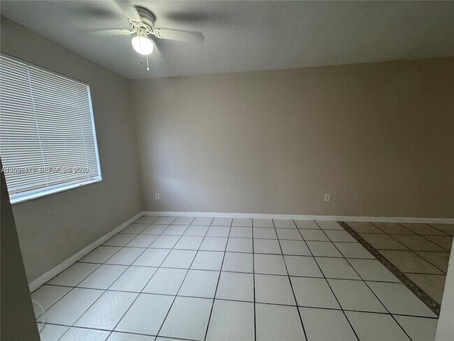 Foto del edificio - 1370 NE 119th St
