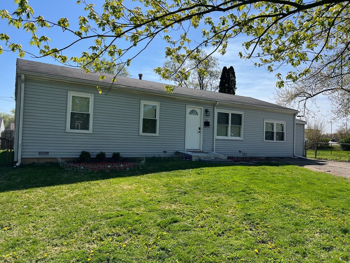 Primary Photo - 1210 Highland Ave