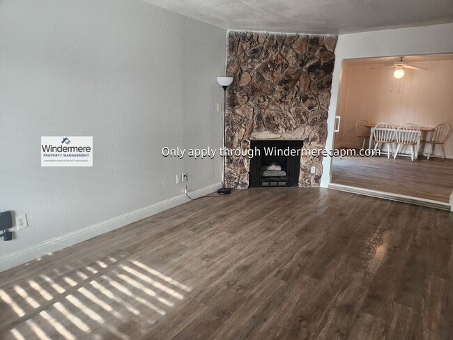 Photo - Cozy Halfplex in Carmichael- Available Now. Apartment