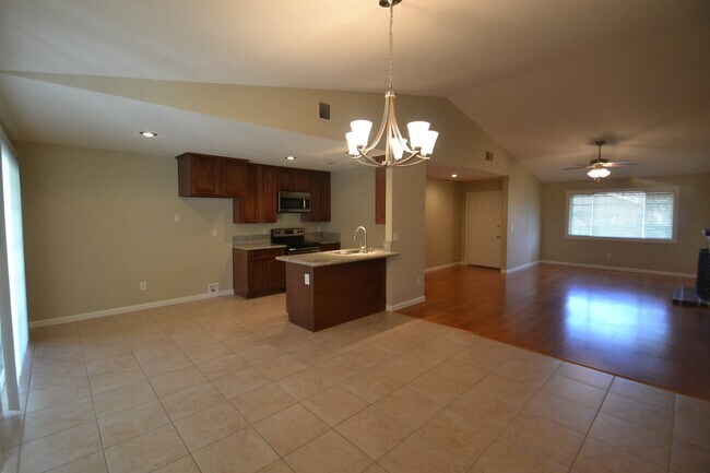 Building Photo - 7617 Commonwealth Dr