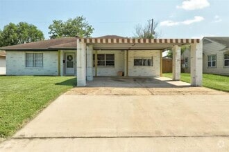 Building Photo - 3606 Yosemite St