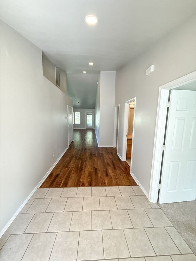Building Photo - 3 bedroom, 2 bath home on Harbor Links Golf Course