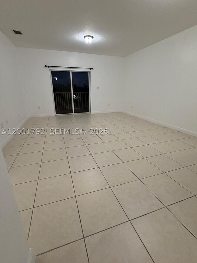 Foto del edificio - 1300 NE 109th St