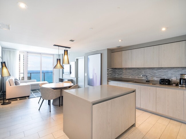 Building Photo - 4010 S Ocean Dr