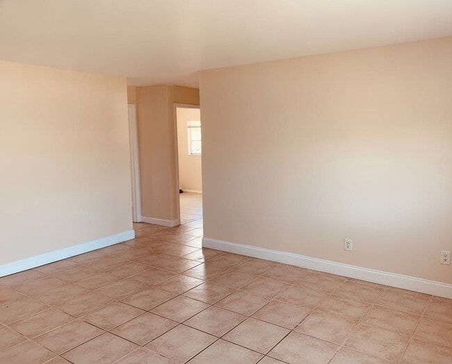 Living Room - 503 Mayflower Ln