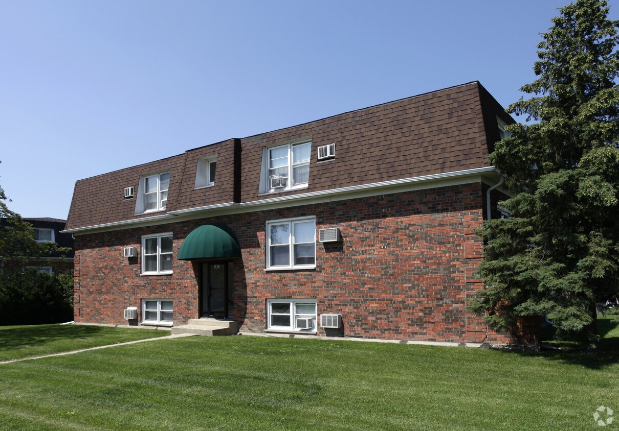 1411 Willow St, Sycamore, IL 60178 Apartments in Sycamore, IL