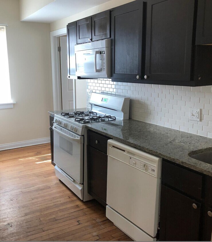 Building Photo - 2344 N KENNETH Ave