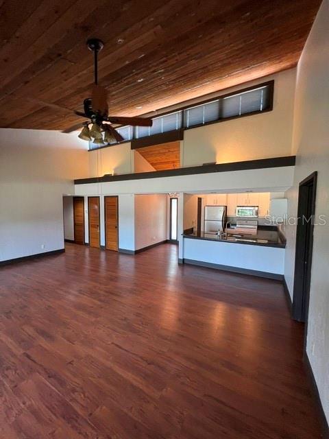 Foto del edificio - 808 Pinewood Ct