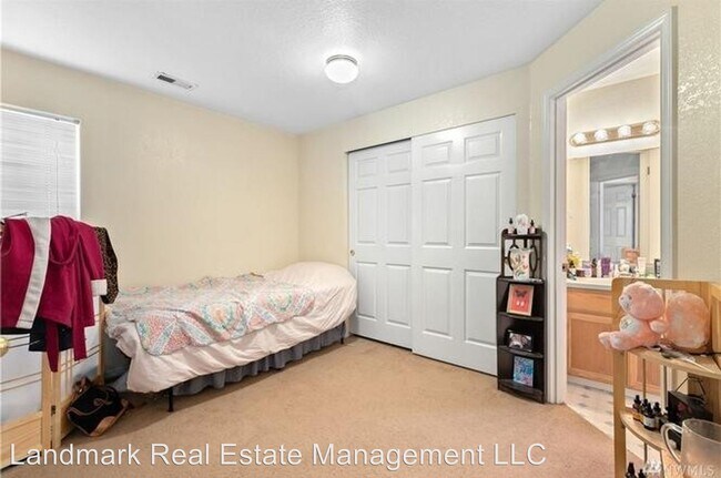 Building Photo - 811-811 Blueberry Ln