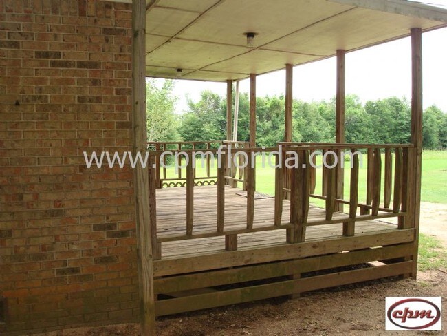 Building Photo - 101 W Roach Rd