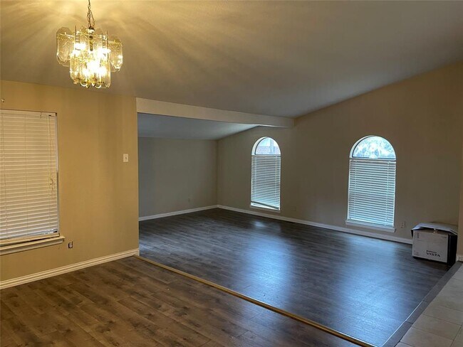 Building Photo - 1001 Mossvine Dr