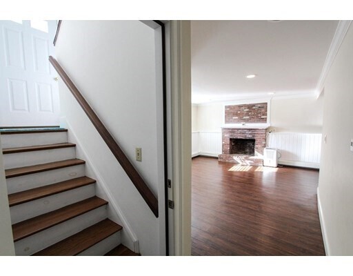 Building Photo - 44 Murray Way