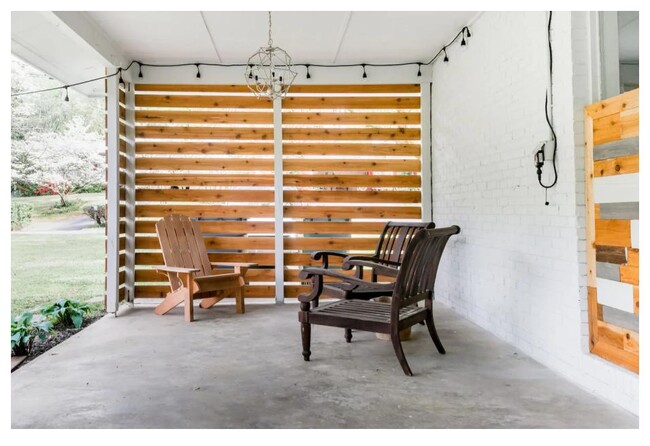 Building Photo - 322 Crestview Cir