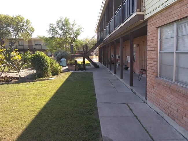 Building Photo - 4434 Fleetwood Ln