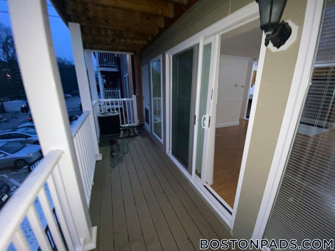 Foto principal - 12 Westgate Dr