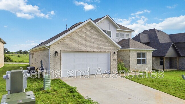 Building Photo - 910 Trestle Ln