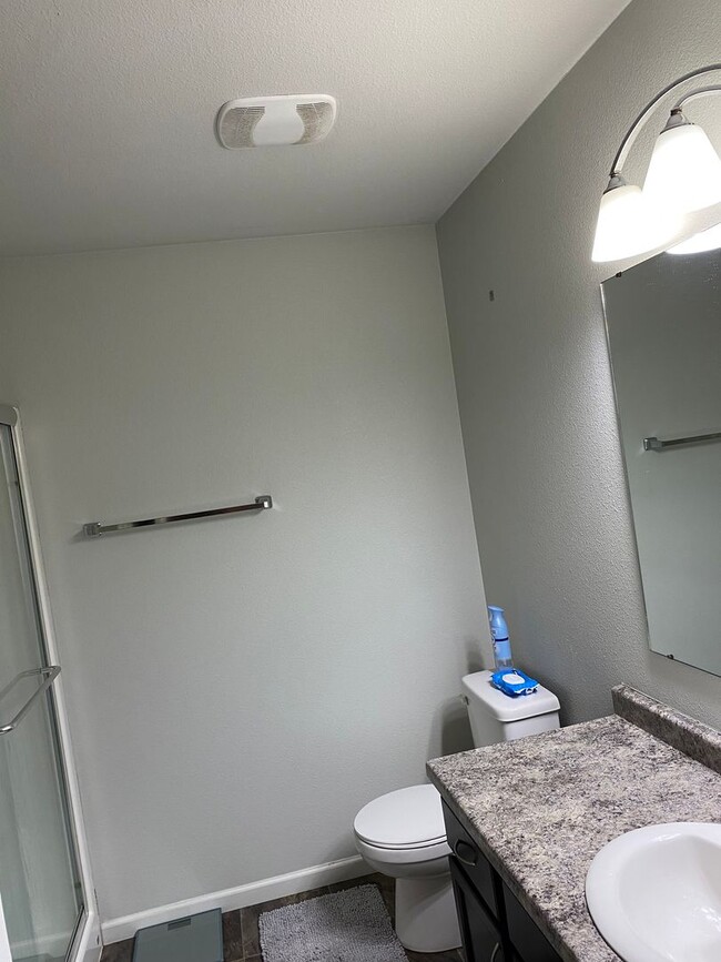 Building Photo - 3bed 2.5 bath Twinhome SORRY NO PETS!!