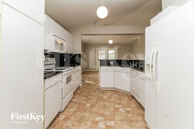 Building Photo - 122 Monterey Oaks Dr