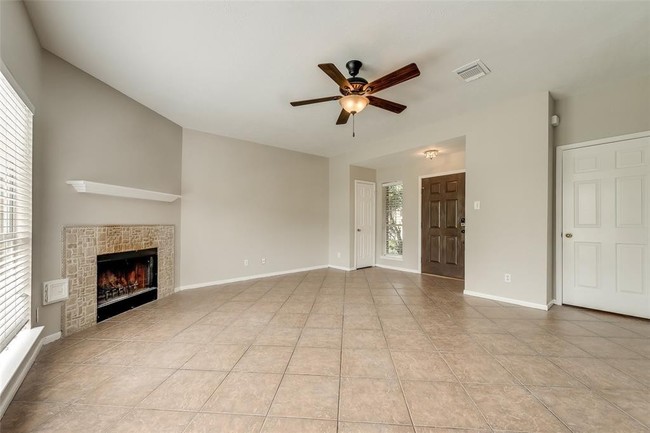 Building Photo - Beautifully updated two-story home in the ...