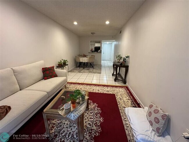 Foto del edificio - 4111 Stirling Rd