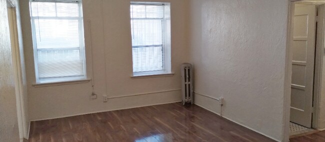 Building Photo - 901 S Kingsley Dr