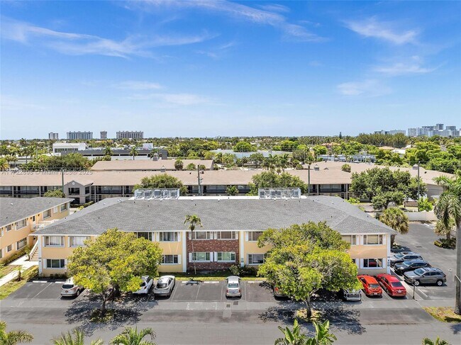 Foto del edificio - 5800 NE 22nd Way