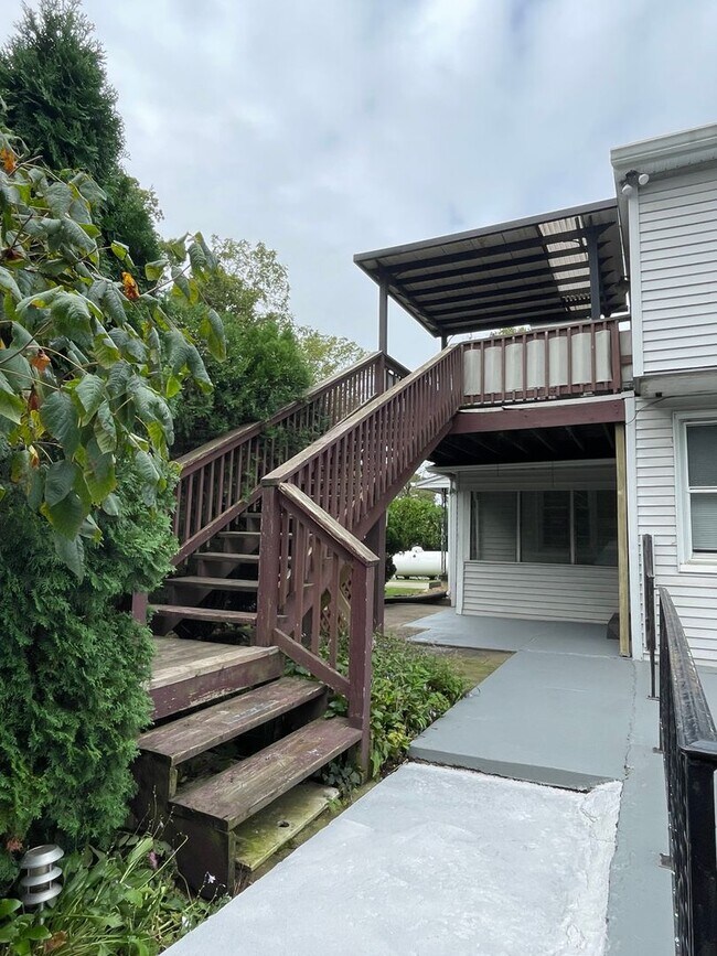 Building Photo - 3630 Colebrook Rd