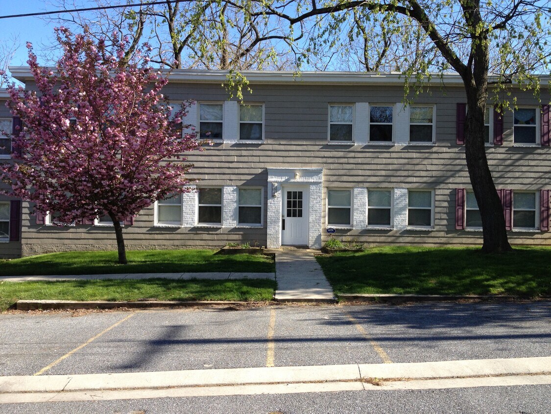 Primary Photo - 106 Fusting Ave