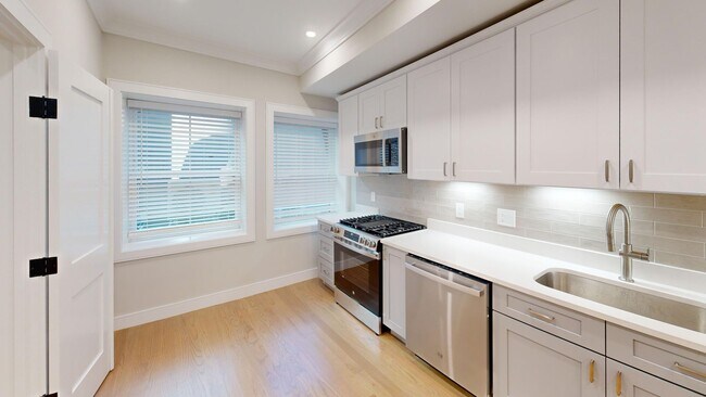 Foto del edificio - Awesome 3 bed 1.5 bath in the Theater District