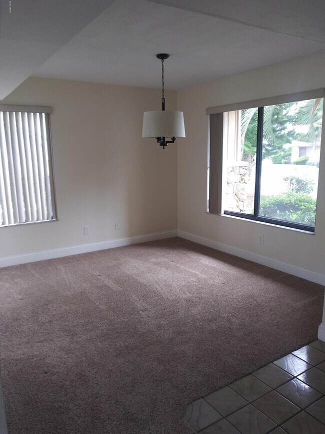 Building Photo - 110 Blue Heron Dr