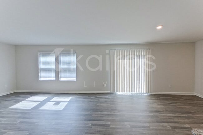 Building Photo - 202 Topaz Ln