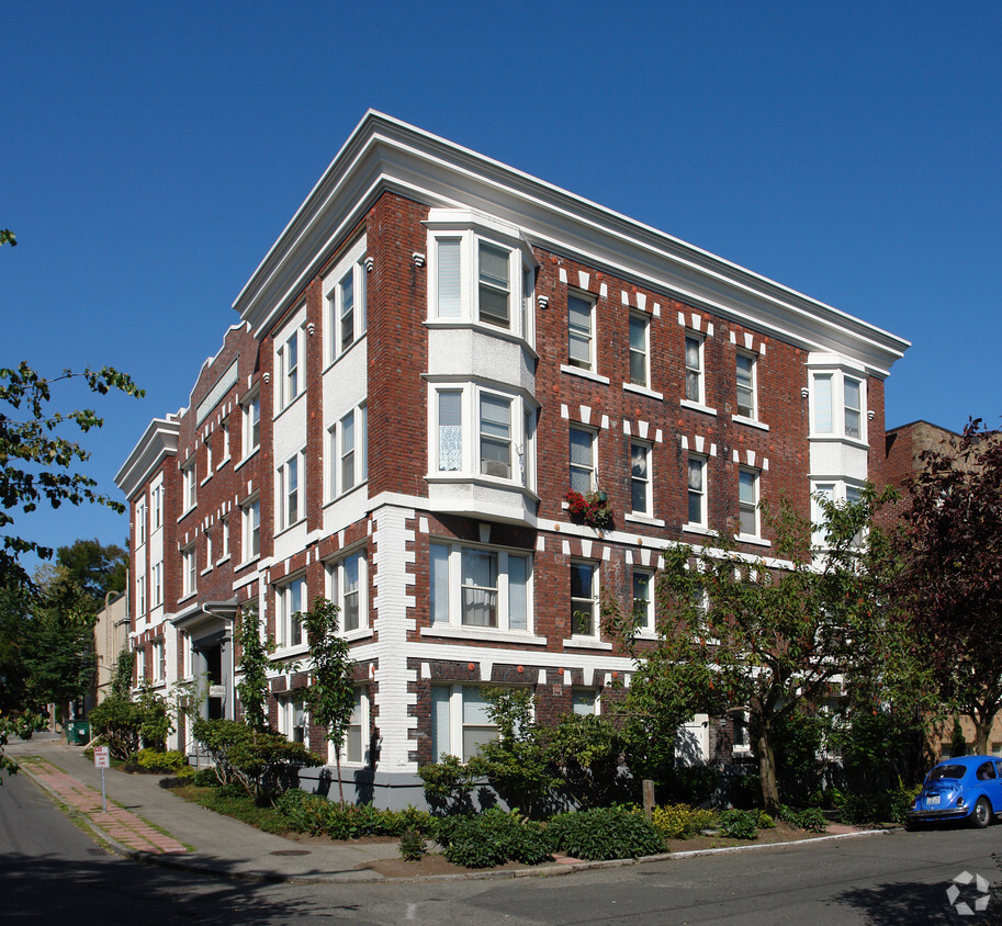 Primary Photo - Silvian Apartments