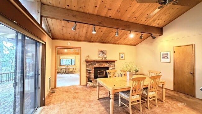 Foto del edificio - 26823 Crestview Dr