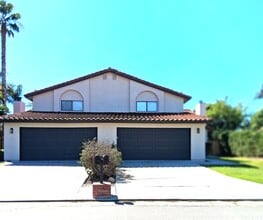 Building Photo - 6700 Corintia St