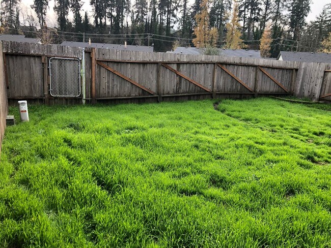 Foto del edificio - Great 2 bedroom 1 bathroom duplex in Springfield!