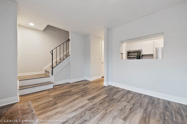 Building Photo - 5944 Meadow Dr