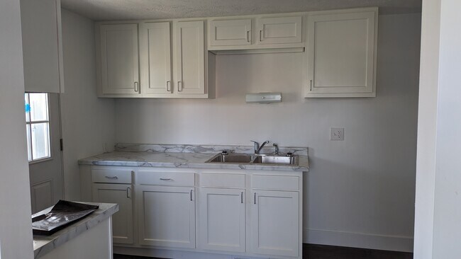 Building Photo - 1407 E Valentine Cir NW
