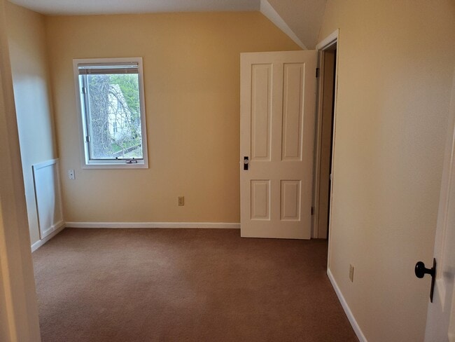 Building Photo - 108 3rd St W