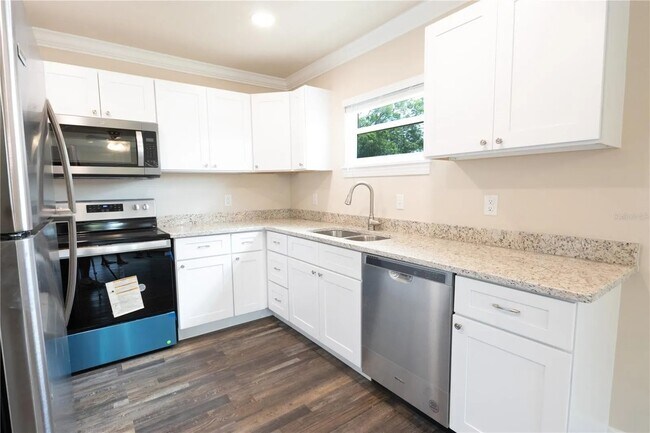 Building Photo - 2 Bed/2 Bath