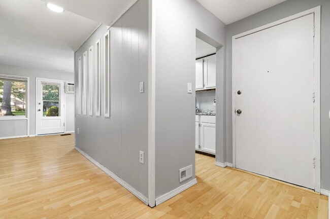 Building Photo - 281 Gardner Ave