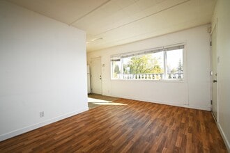 Building Photo - 471 S Lyon St