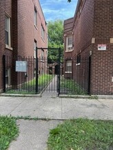 Building Photo - 1021 N Lamon Ave