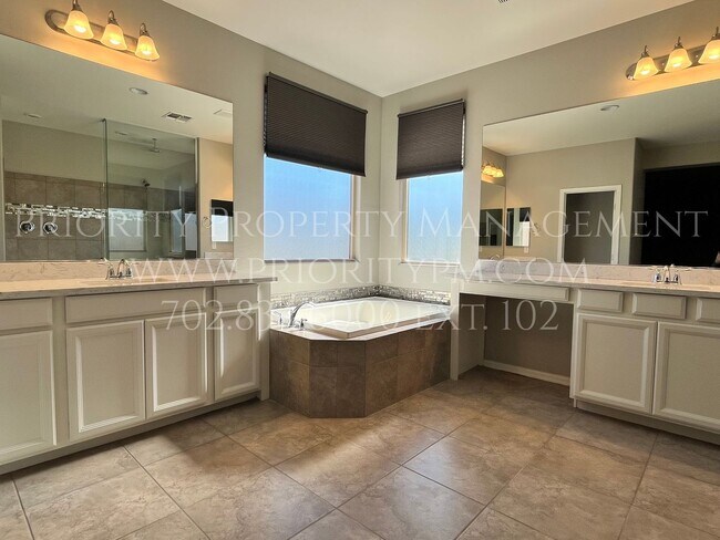 Foto del edificio - ~~Stunning SW Beauty! 4 Bedroom ~ 3.5 Bath + Bonus Room! 3500+ Sq. Ft