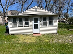 Building Photo - 2122 Sprucewood Ave