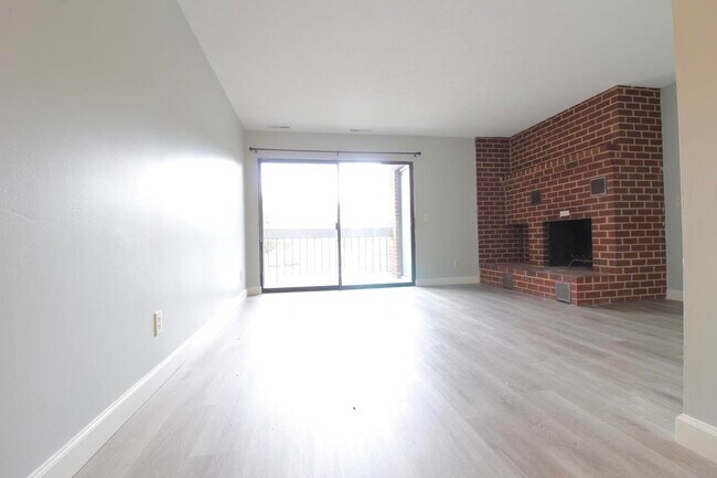 Building Photo - 1112 Blue Ridge Dr