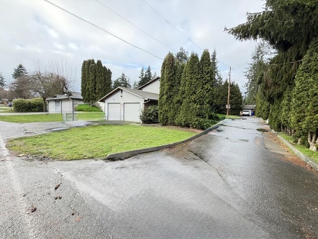 Building Photo - 1615 63rd St SE